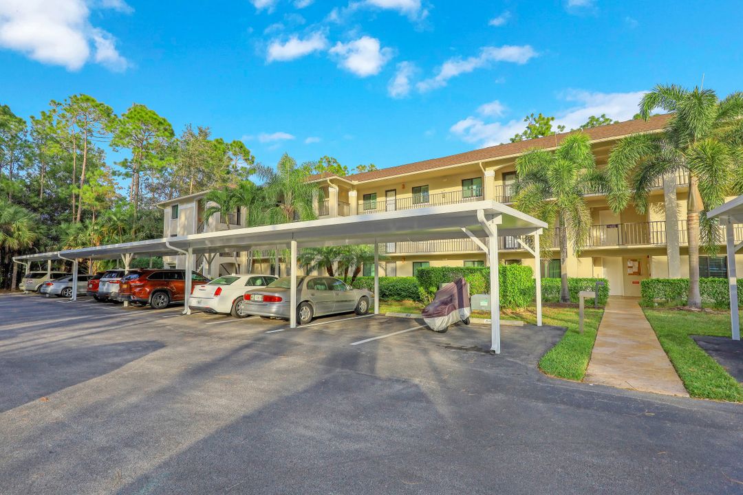 5767 Deauville Cir #D-303, Naples, FL 34112