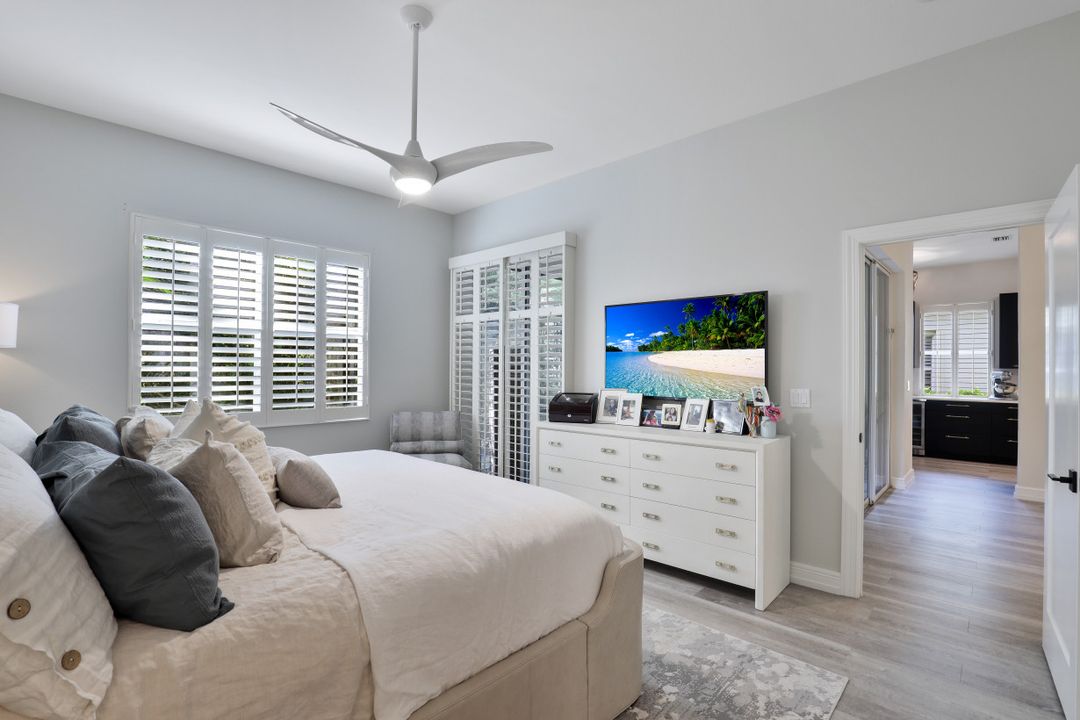 762 Vistana Cir, Naples, FL 34119