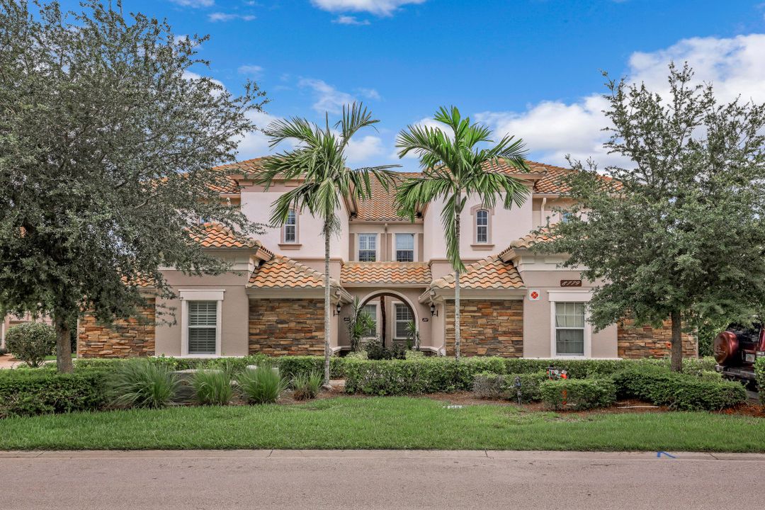8779 Coastline Ct #202, Naples, FL 34120