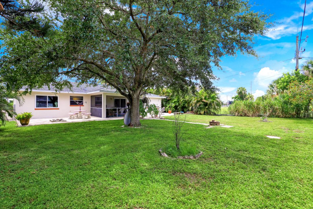 918 Santa Barbara Blvd, Cape Coral, FL 33991