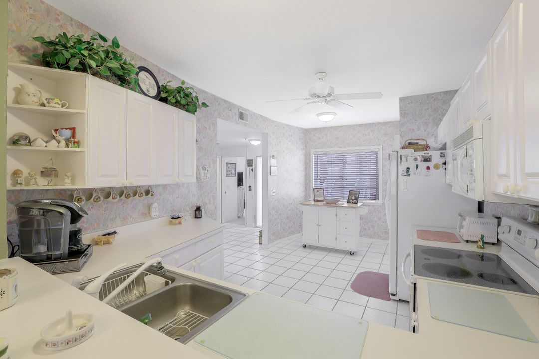 9060 Michael Cir #411, Naples, FL 34113