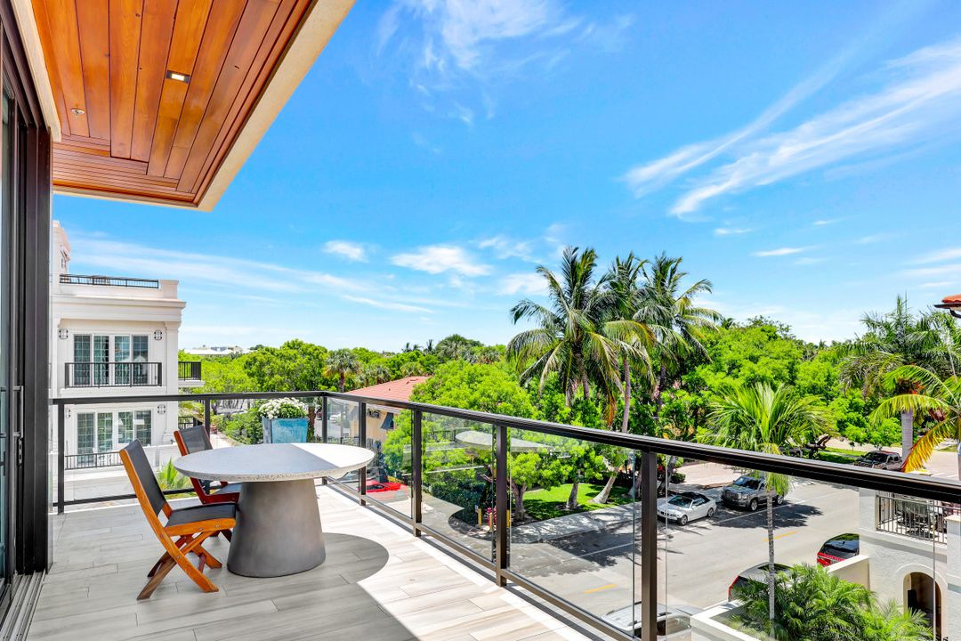 505 5th Ave S #303, Naples, FL 34102