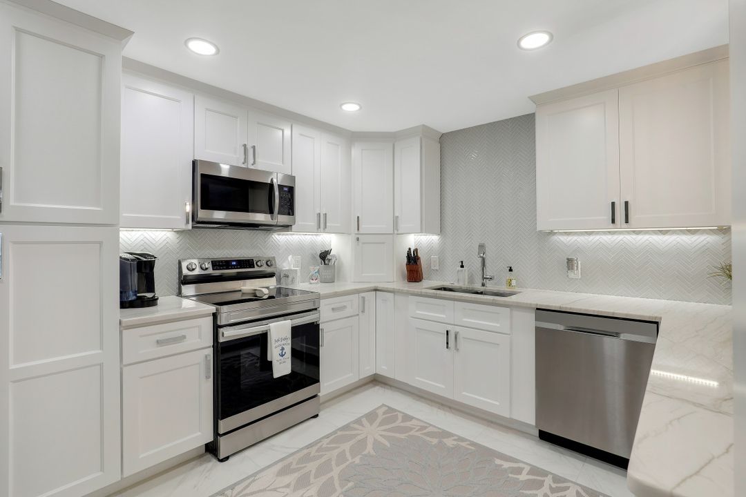 3333 Gulf Shore Blvd N #103, Naples, FL 34103