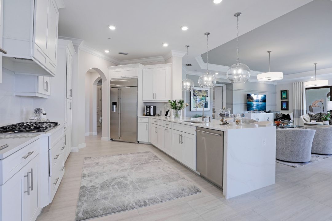 16379 Viansa Way #102, Naples, FL 34110