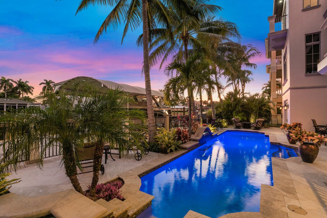 172 Seabreeze Ave, Naples, FL 34108