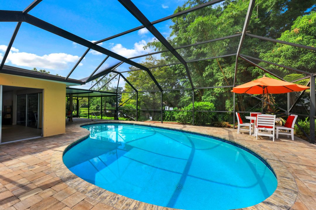 1068 Lake Shore Ct, Naples, FL 34103