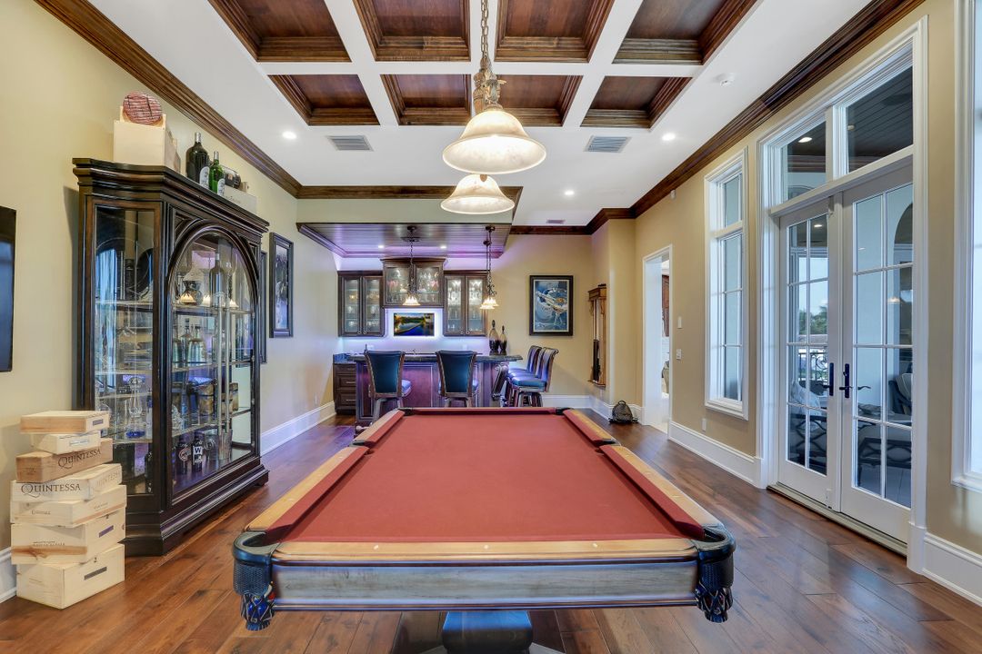 172 Seabreeze Ave, Naples, FL 34108