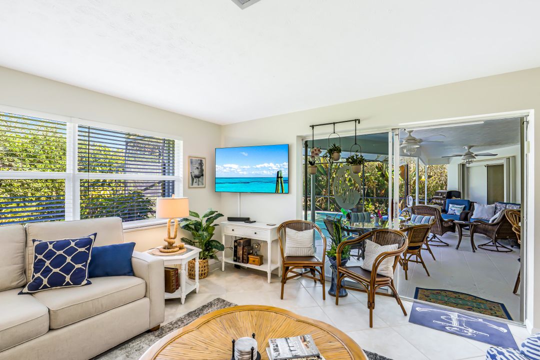 4459 Parrot Ave, Naples, FL 34104