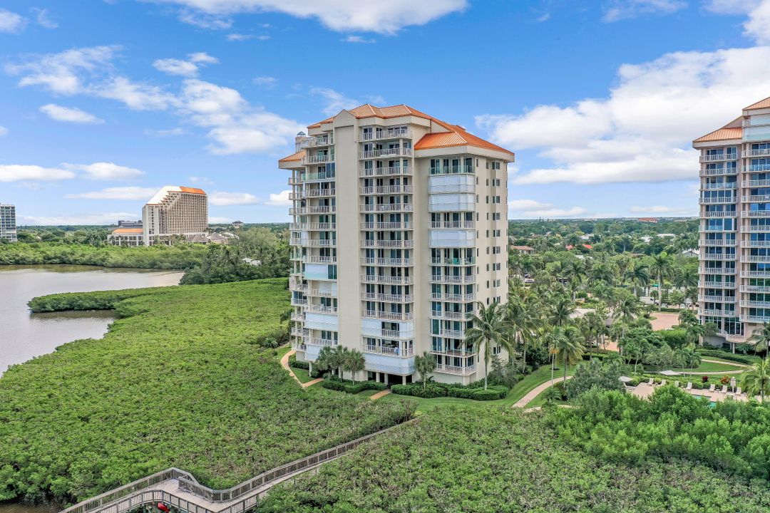50 Seagate Dr #104, Naples, FL 34103