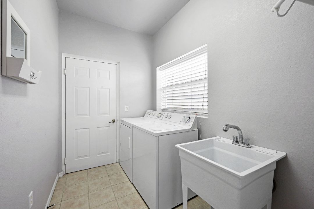 5245 Birmingham Dr #102, Naples, FL 34110