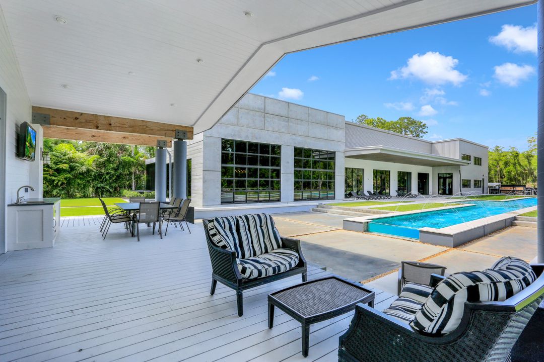 4441 5th Ave NW, Naples, FL 34119