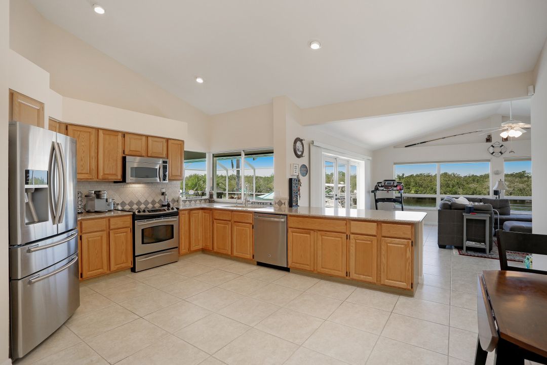 1020 NW 43rd Ave, Cape Coral, FL 33993