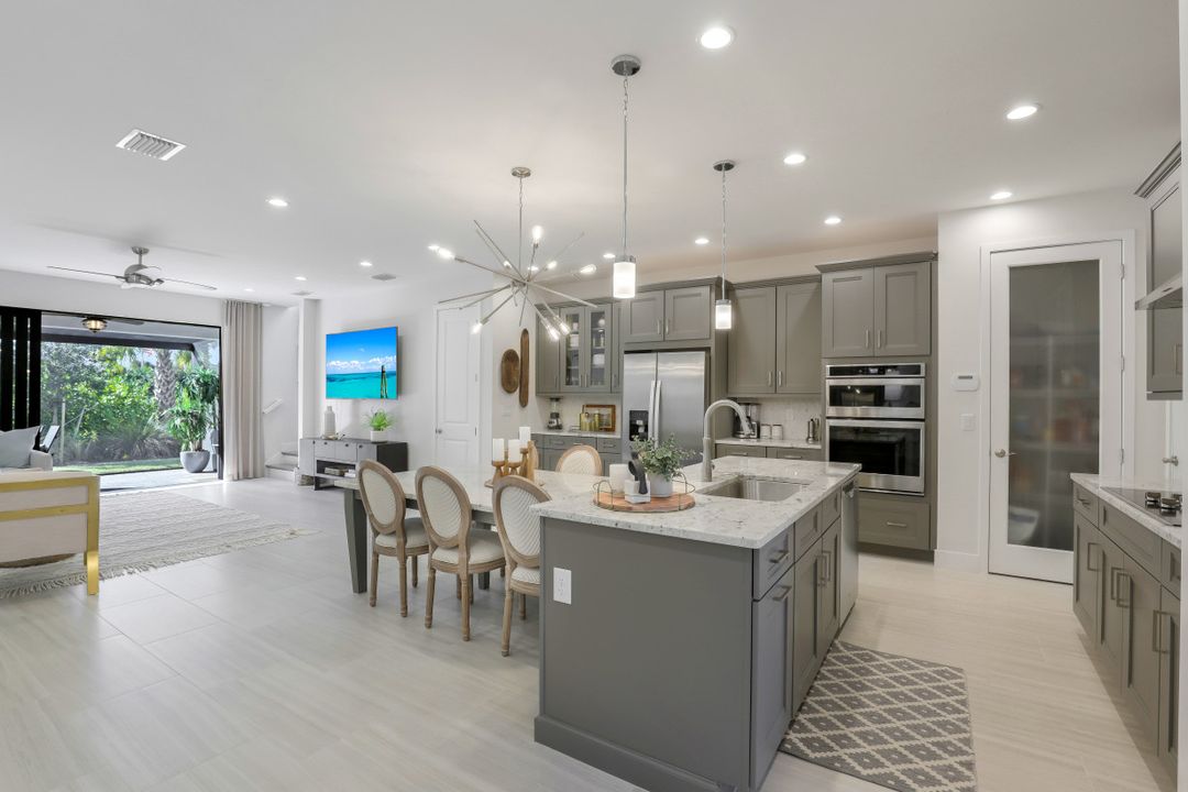 12944 Pembroke Dr, Naples, FL 34105