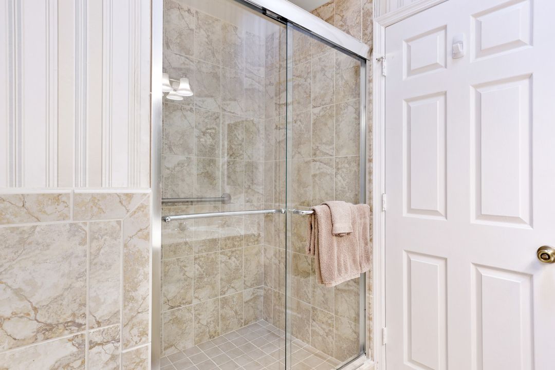 290 Emerald Bay Cir #L-2, Naples, FL 34110