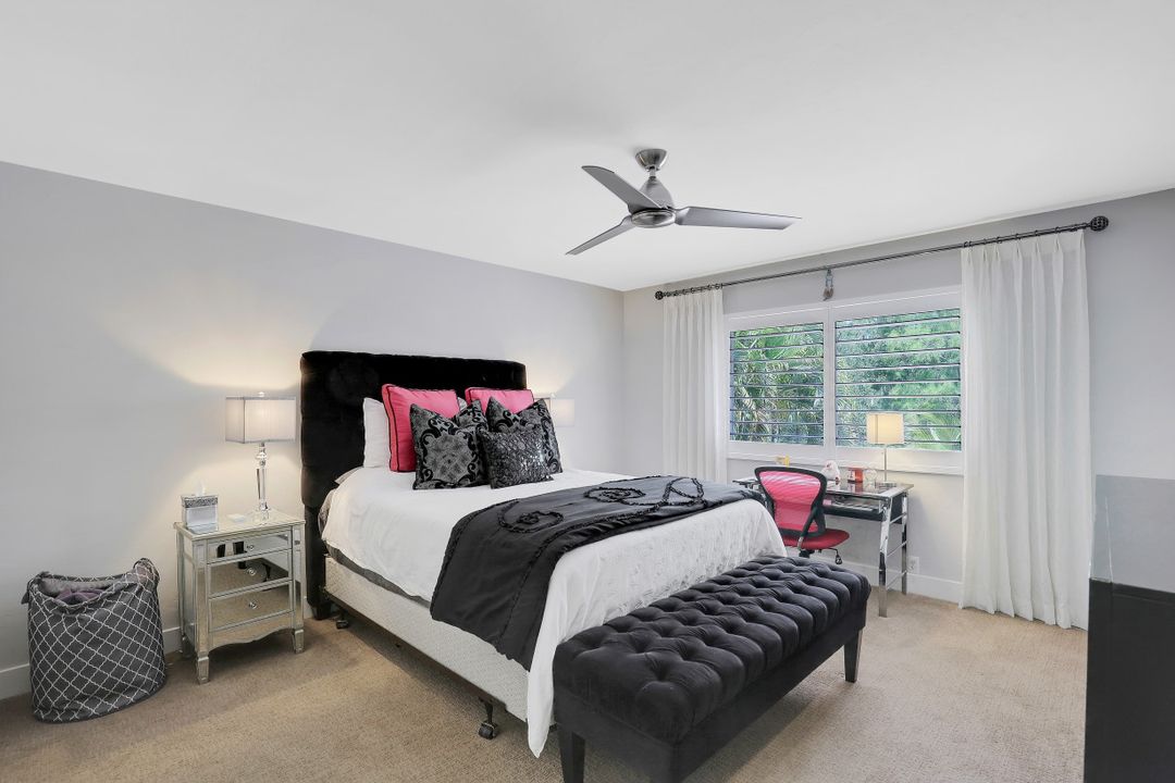 6060 Autumn Oaks Ln, Naples, FL 34119