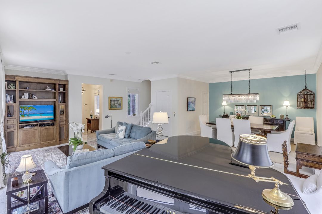 868 4th St S #11, Naples, FL 34102