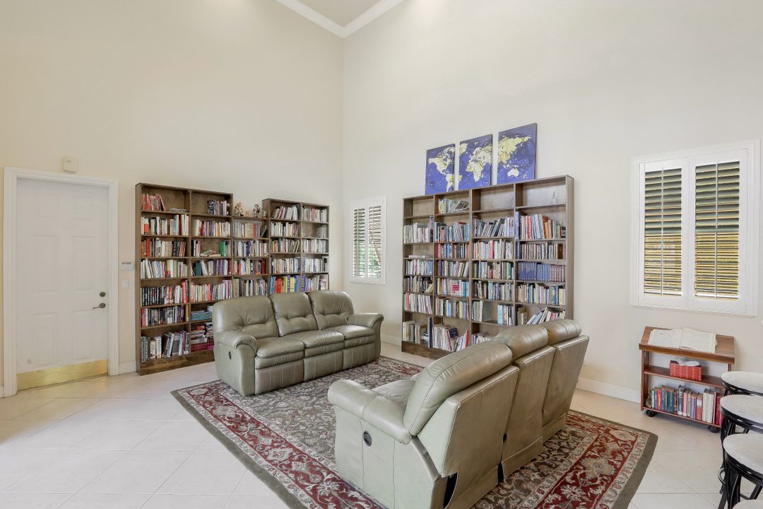 3660 7th Ave NW, Naples, FL 34120