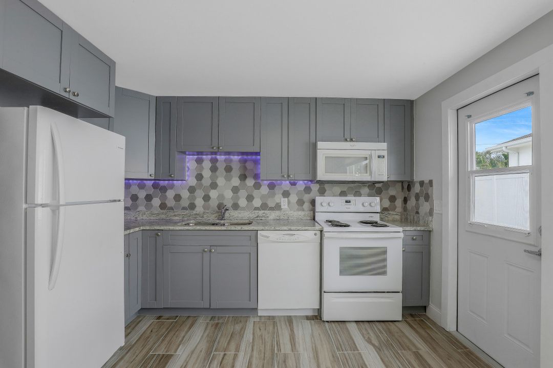 549 94th Ave N, Naples, FL 34108