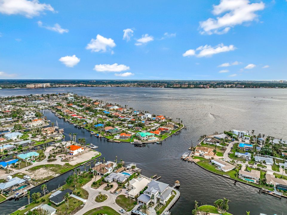 5305 Del Monte Ct, Cape Coral, FL 33904