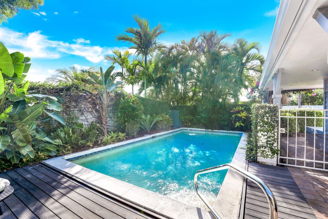 651 Bridge Way Ln, Naples, FL 34108