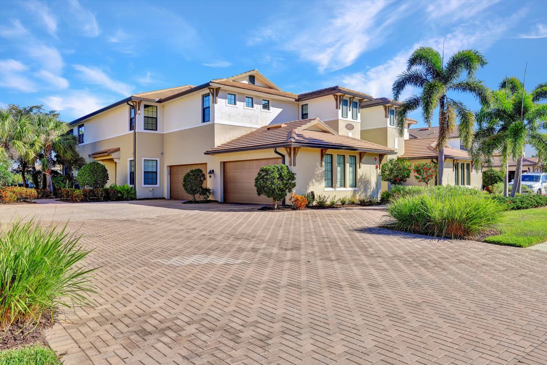 2137 Frangipani Cir #101, Naples, FL 34120