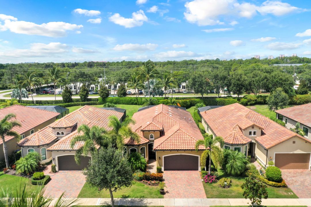 9097 Isla Bella Cir, Bonita Springs, FL 34135