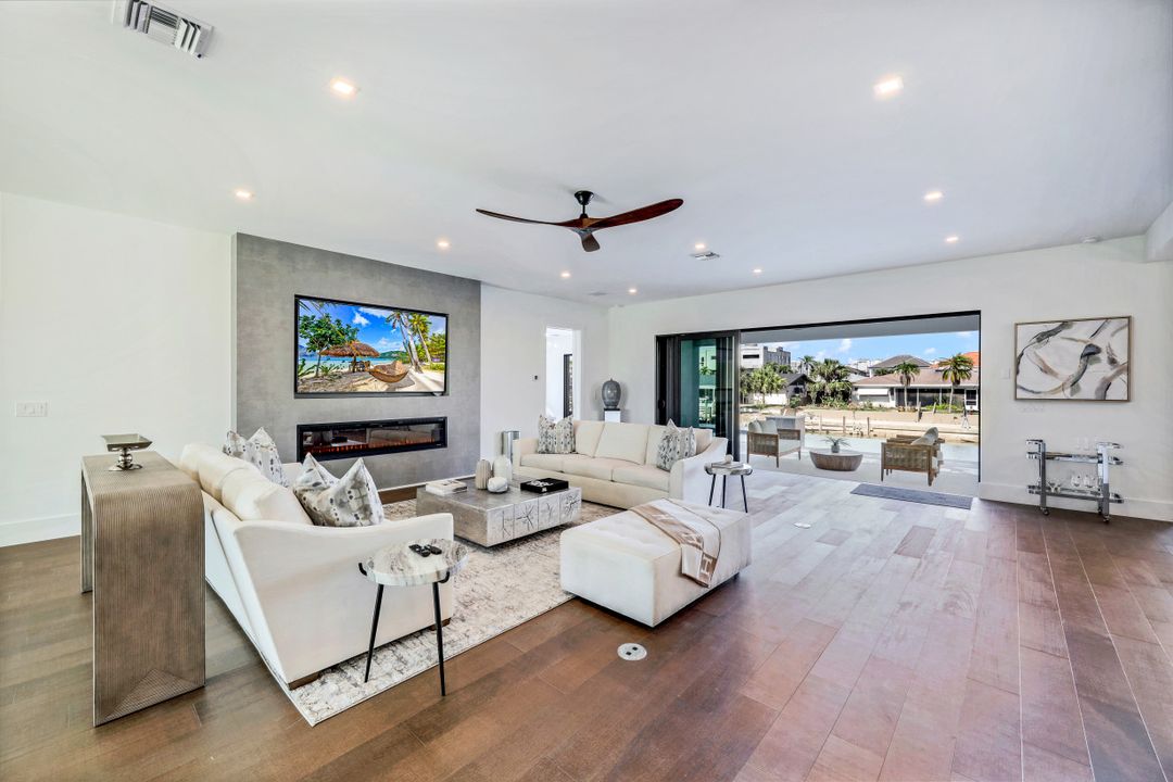 469 Germain Ave, Naples, FL 34108