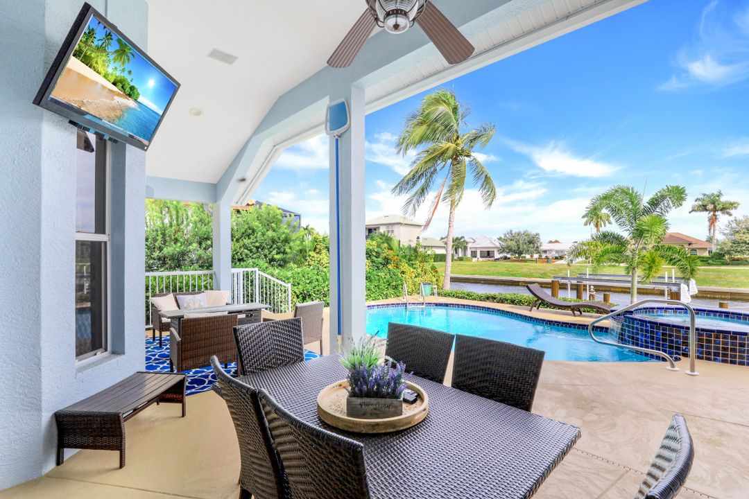 231 Seahorse Ct, Marco Island, FL 34145