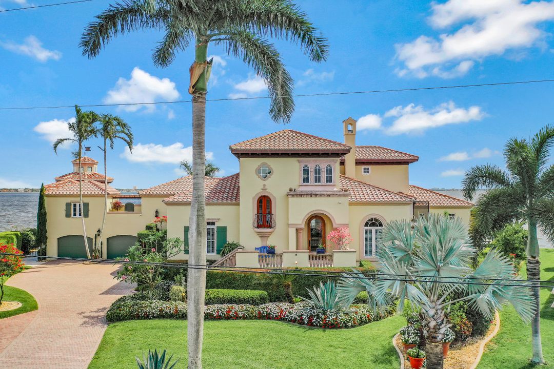 518 Coral Dr, Cape Coral, FL 33904