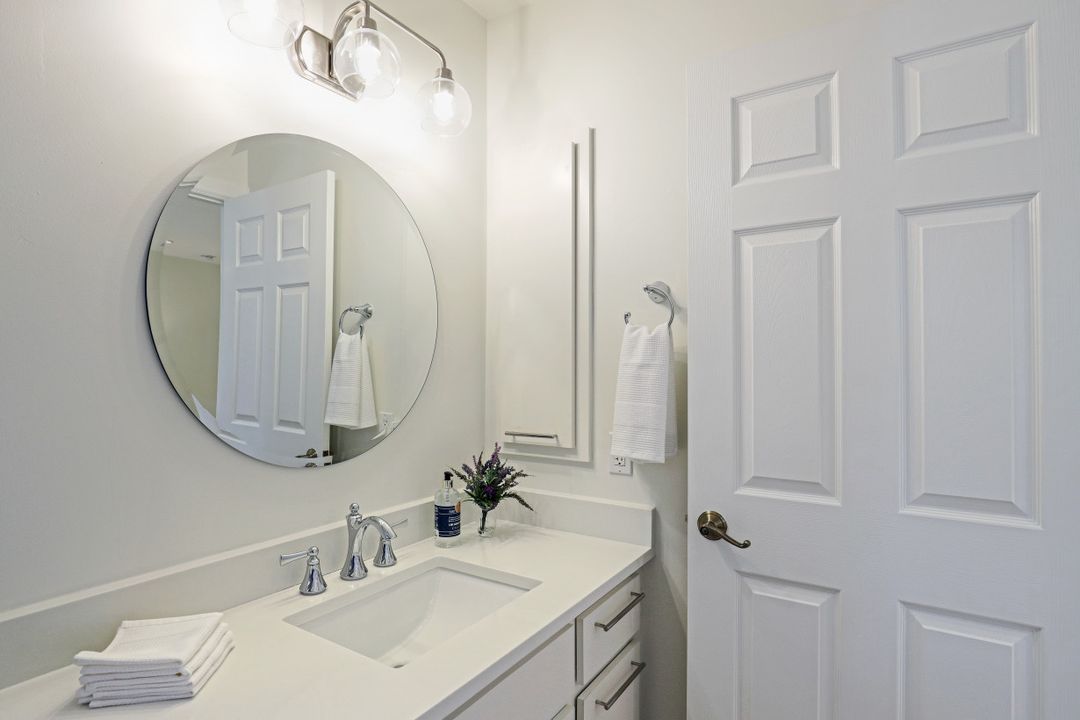 640 98th Ave N, Naples, FL 34108