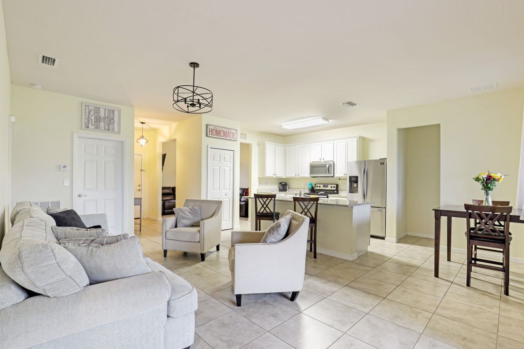 1813 NW 10th St, Cape Coral, FL 33993