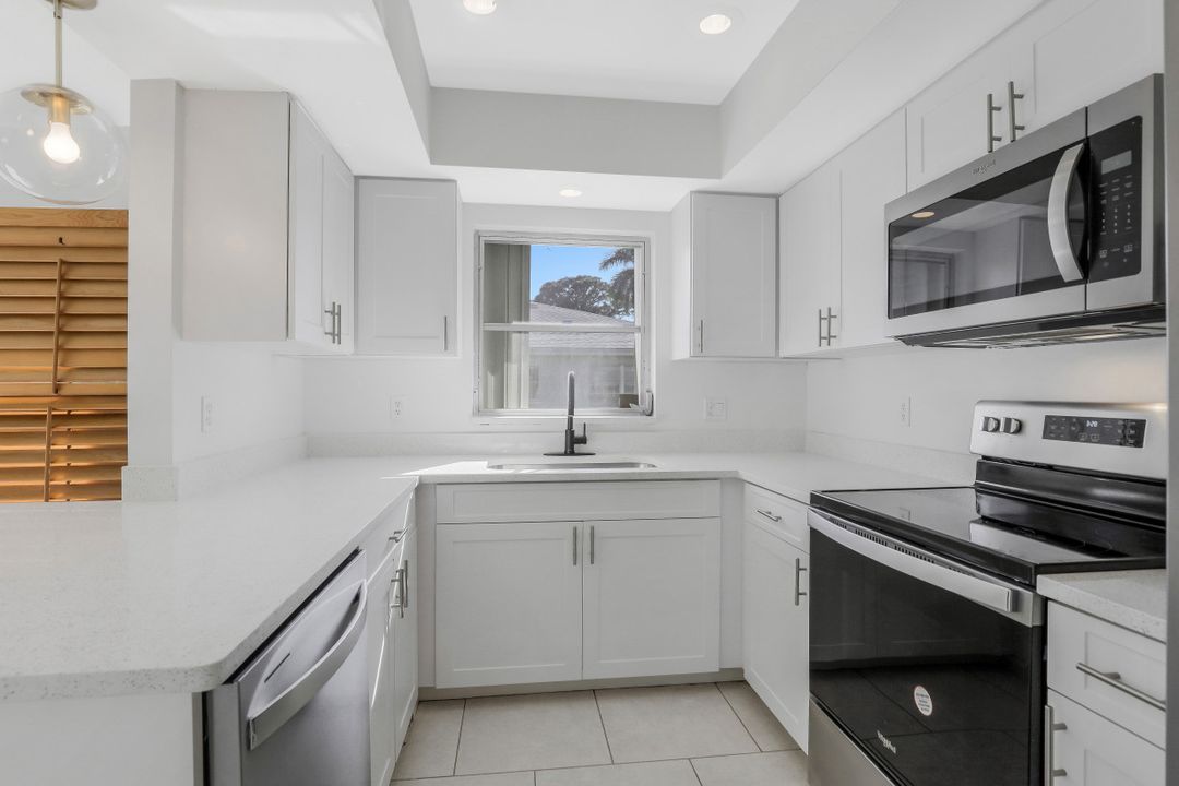 19 Crooked Ln, Naples, FL 34112