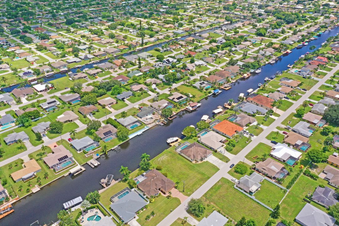 1707 SE 13th St, Cape Coral, FL 33990