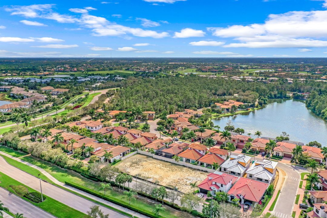 7968 Cordoba Pl, Naples, FL 34113