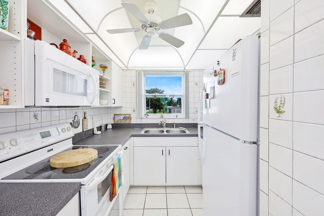 1010 Manatee Rd #B201, Naples, FL 34114