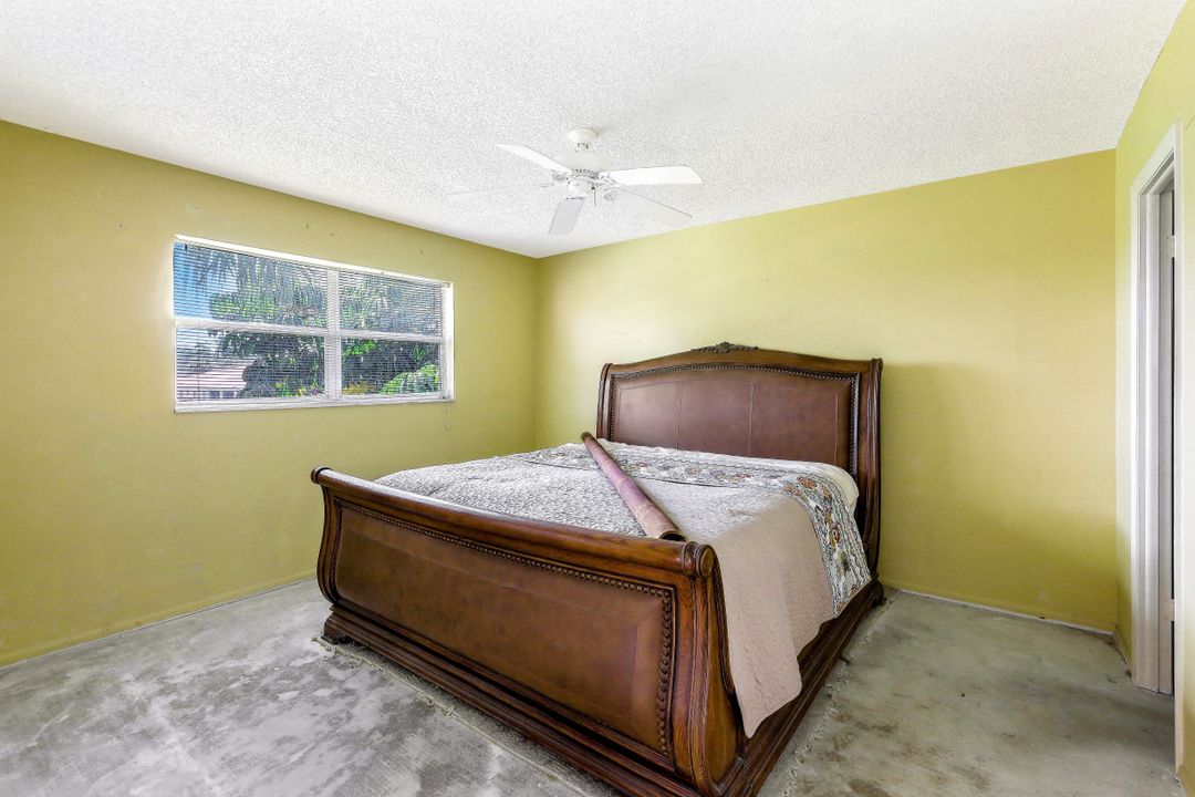 225 Turtle Lake Ct #304, Naples, FL 34105