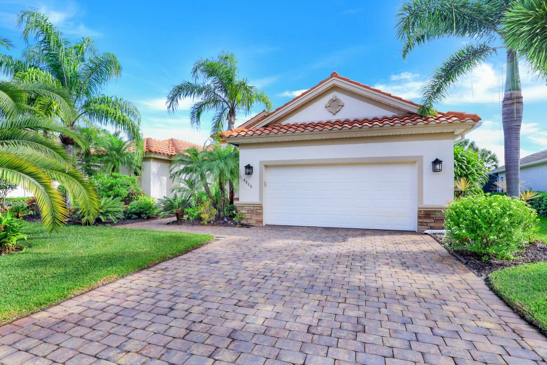 8806 Spinner Cove Ln, Naples, FL 34120