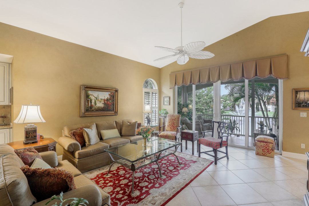 8453 Abbington Cir #821, Naples, FL 34108