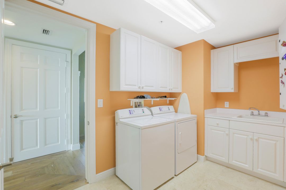 275 Indies Way #1501, Naples, FL 34110