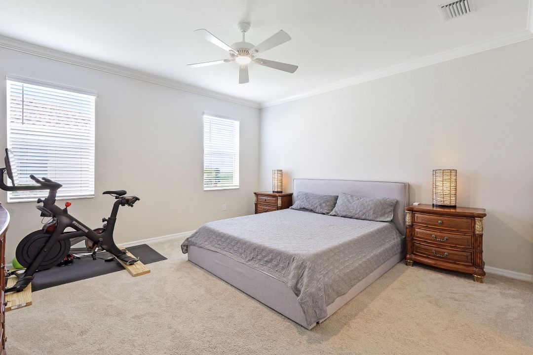 2727 Blossom Wy, Naples, FL 34120