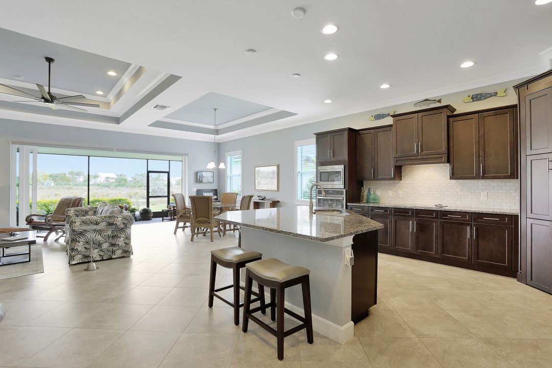 6462 Warwick Ave, Naples, FL 34113