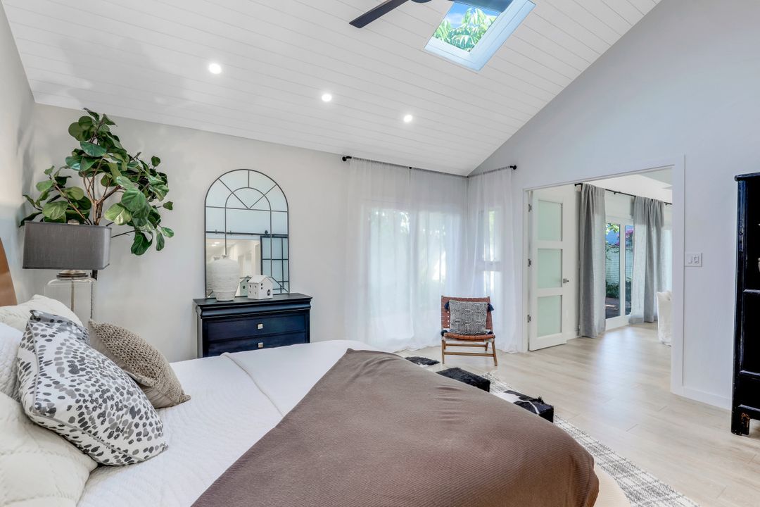 651 Bridge Way Ln, Naples, FL 34108