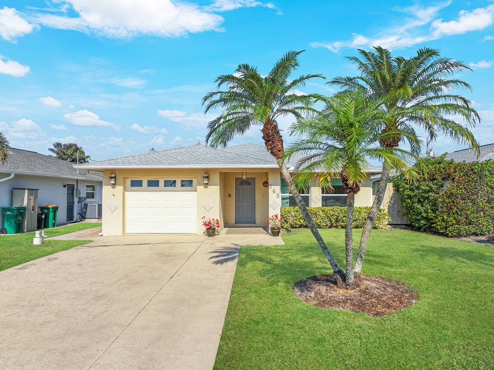 565 98th Ave N, Naples, FL 34108