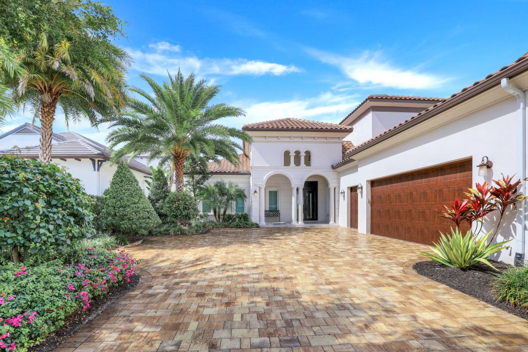 16373 Corsica Way, Naples, FL 34110