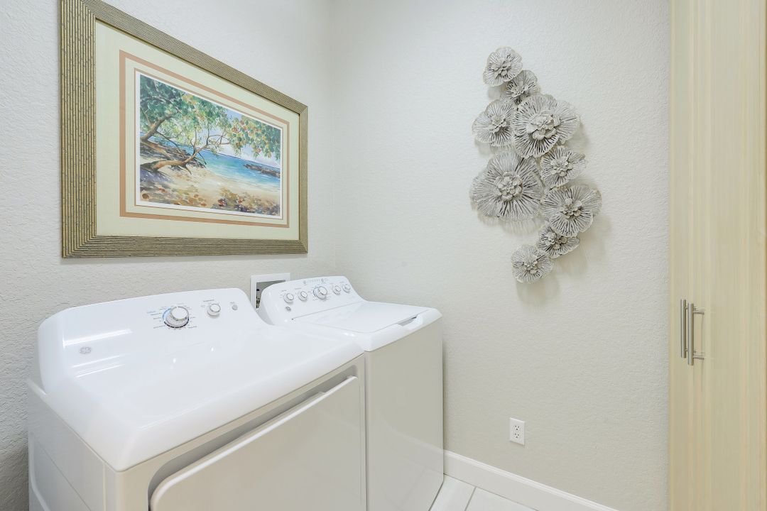 6117 Highwood Park Ln, Naples, FL 34110