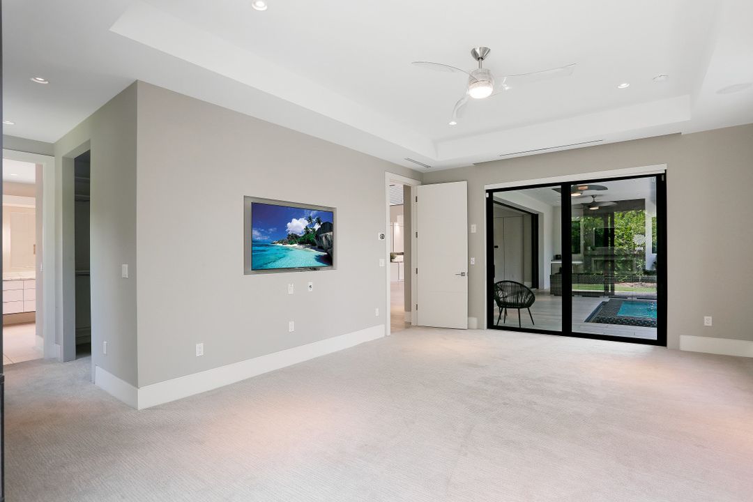 625 Fairway Terrace, Naples, FL 34103