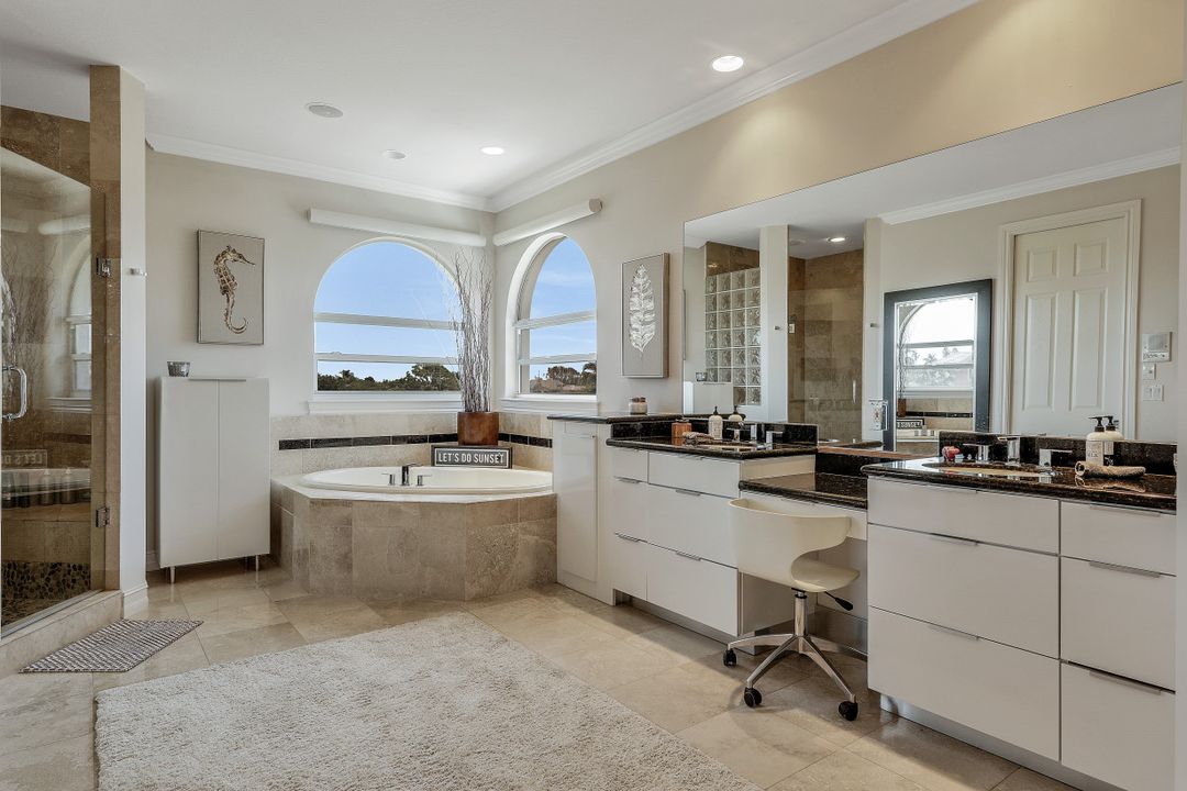 390 Seabee Ave, Naples, FL 34108