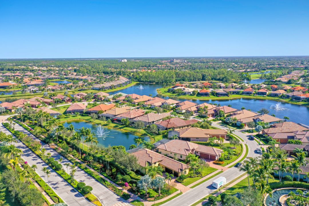 6287 Serano Way, Naples, FL 34113