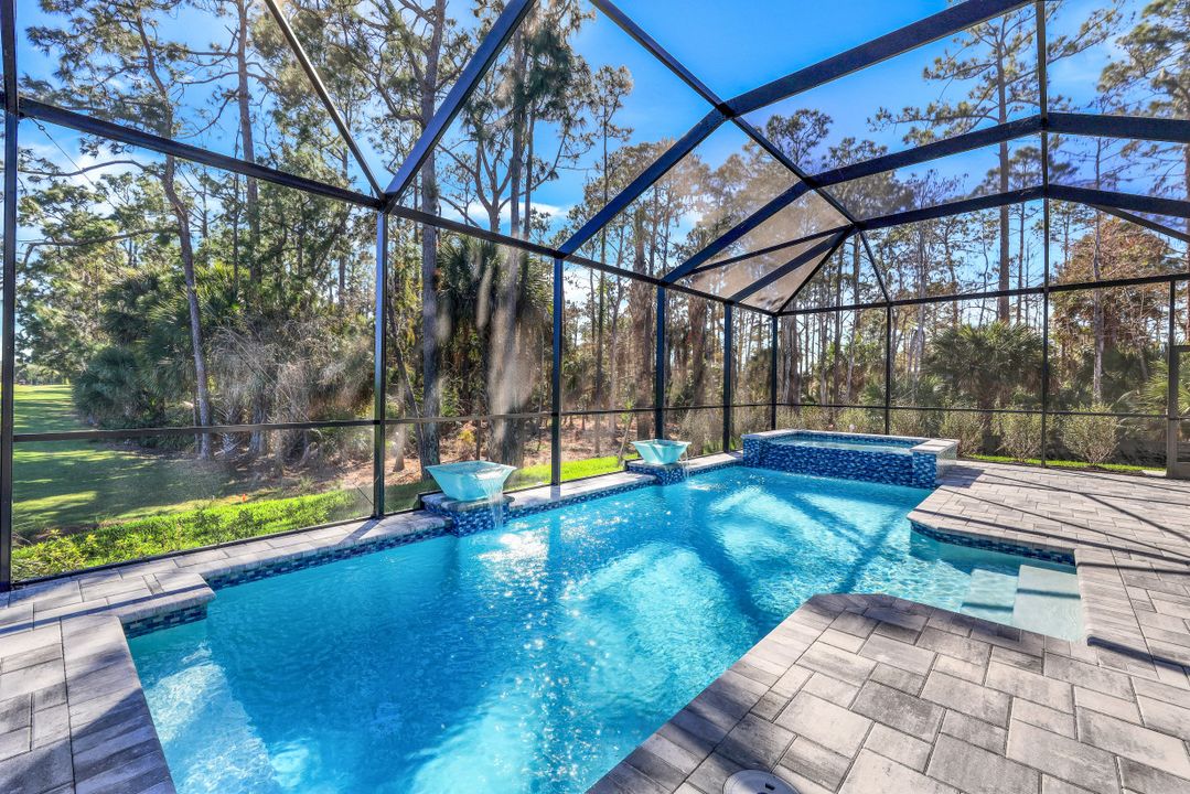 9528 Curlew Dr, Naples, FL 34120