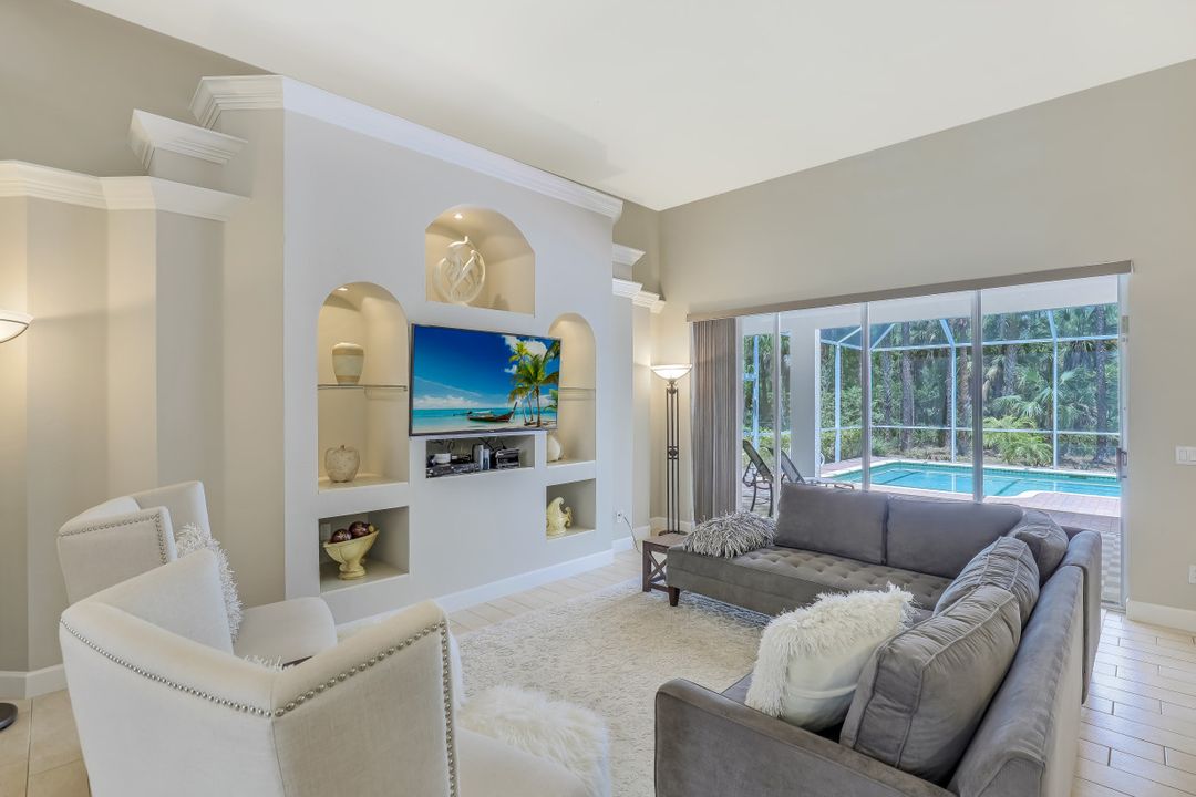 4571 Pine Ridge Rd, Naples, FL 34119